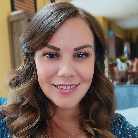 Meet your Posh Ambassador, Sara - Picture 1 of 1